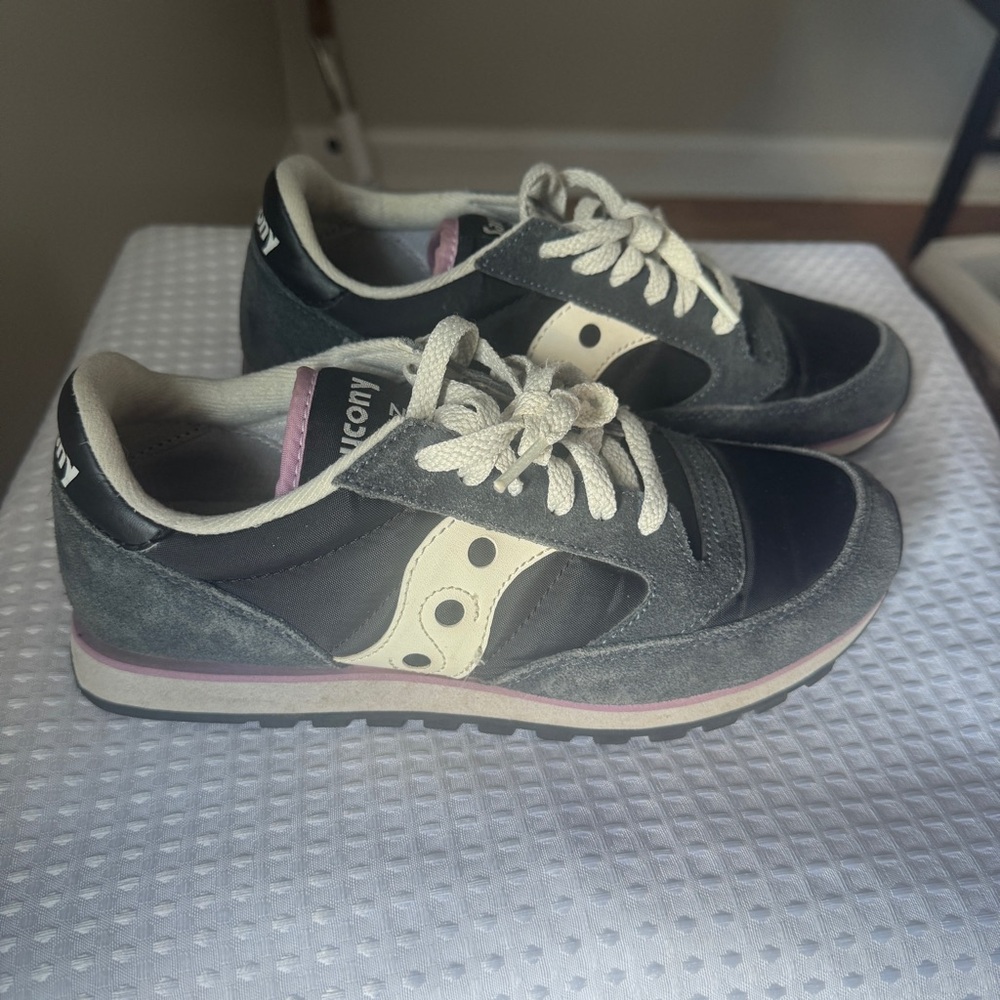 Saucony Blue and Purple Sneakers with Jazz Retro Design